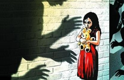Minor  rape  three-year-old  delay  arrest  Kolar  Bhopal  known  accused  police  inspector