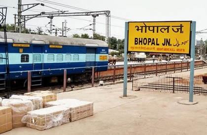 Murder  Freak  Weird  Bizarre  Crime  Bhopal  Railways  Train  