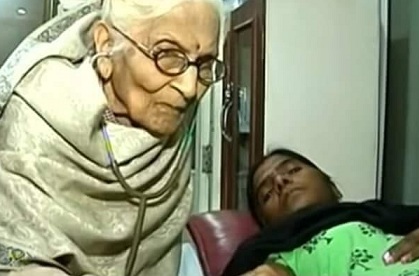 INSPIRING: Woman doctor who treats patients without fee gets Padma Shri at 91