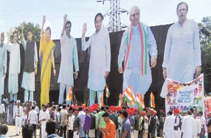 Digvijaya Singh's cutout missing at Rahul Gandhi rally venue