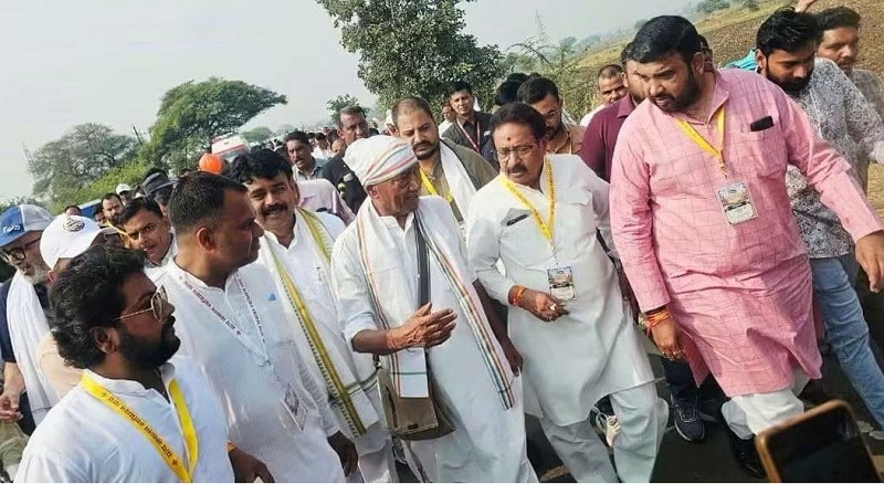 Digvijaya Singh’s foot march on temple donation thefts and vote theft allegations takes off