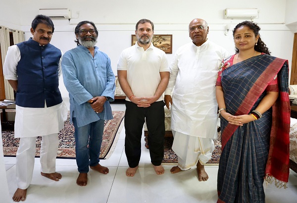 Hemant Soren meets Kharge, Rahul Gandhi in Delhi amidst heat of ensuing Assembly polls