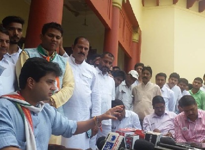 Jyotiraditya Scindia  Kamal Nath  Congress  Madhya Pradesh  Bhopal  Assembly poll  
